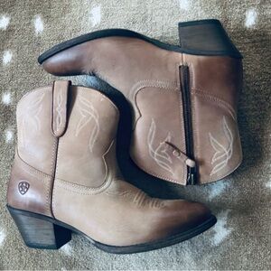 Ariat Darlin Western Boots in New Condition